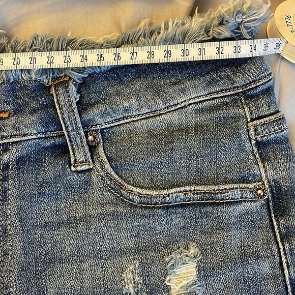 NWOT! Distressed Denim Risen stretchy Jean Shorts! 💜 - Picture 10 of 17